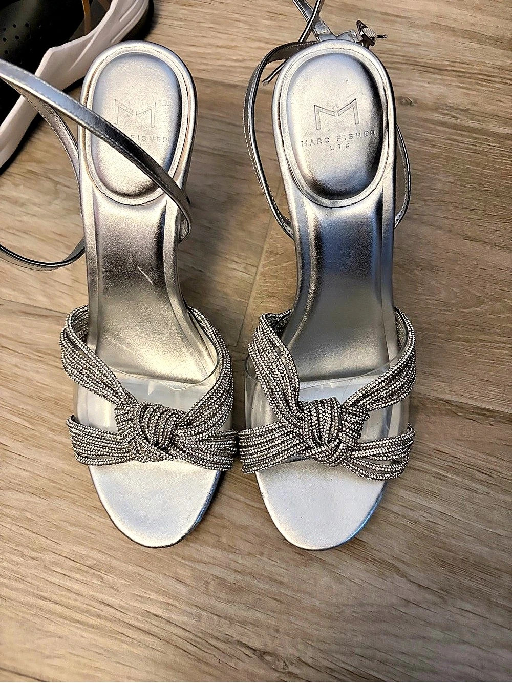 Marc Fisher LTD Canellie Silver Bow Heels US 9M